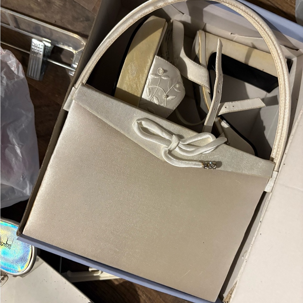 Elegant Cream Handbag